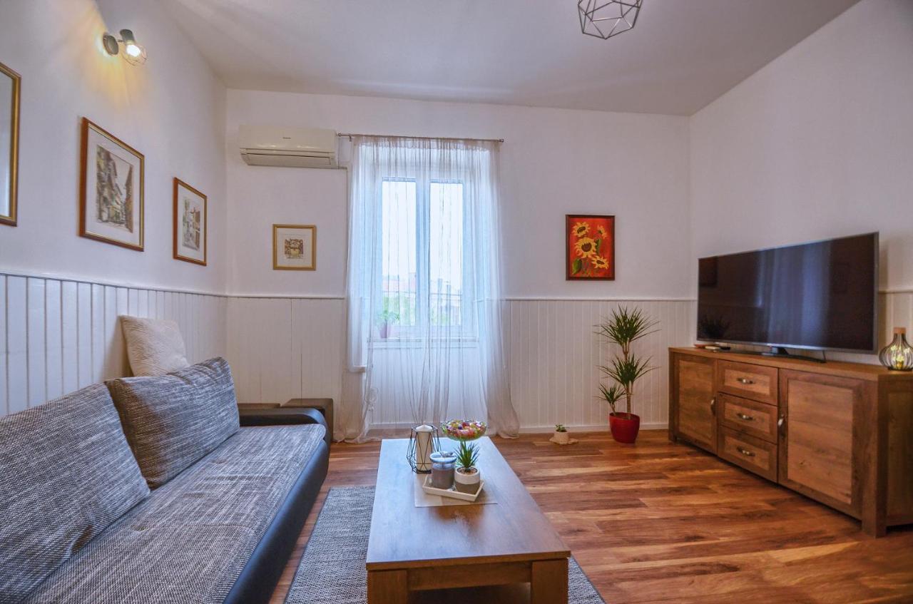 City Apartment Todor بولا المظهر الخارجي الصورة