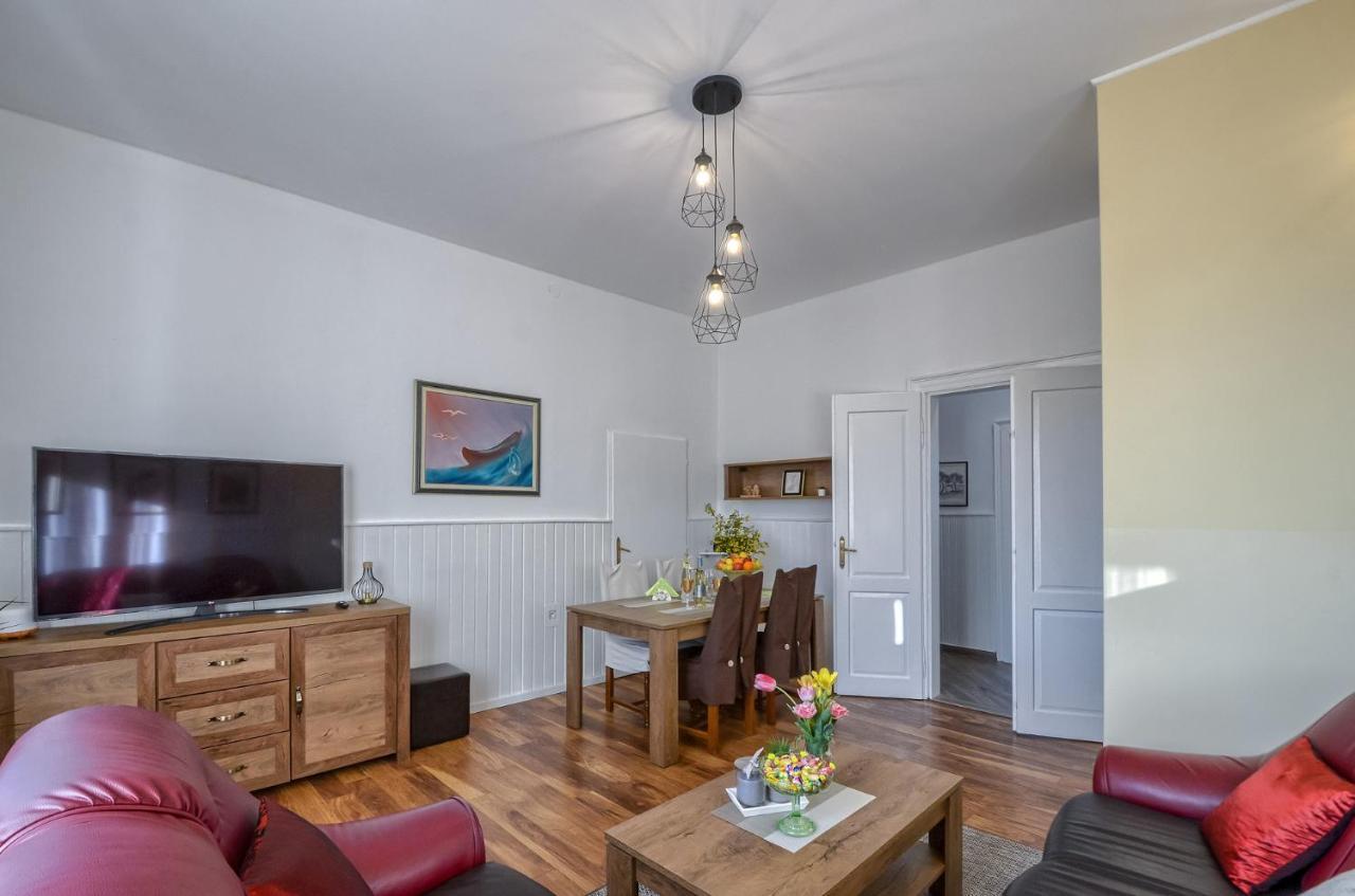 City Apartment Todor بولا المظهر الخارجي الصورة